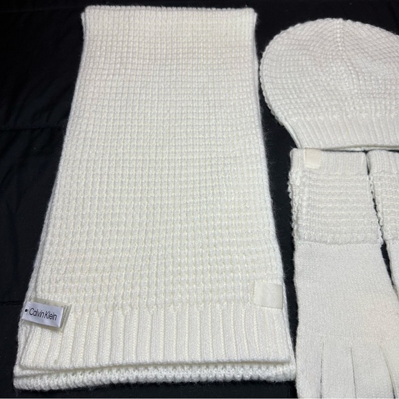 Calvin Klein 3pc Set - Picture 3 of 4